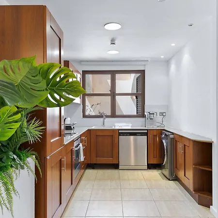 Adjacent To Aphrodite Premium I Appartement