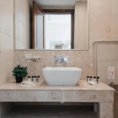 Adjacent To Aphrodite Premium I Appartement